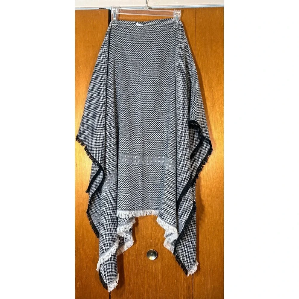 MICHAEL KORS Women Houndstooth‎ Geometric Pattern Studs Fringe Poncho Wrap Shawl
